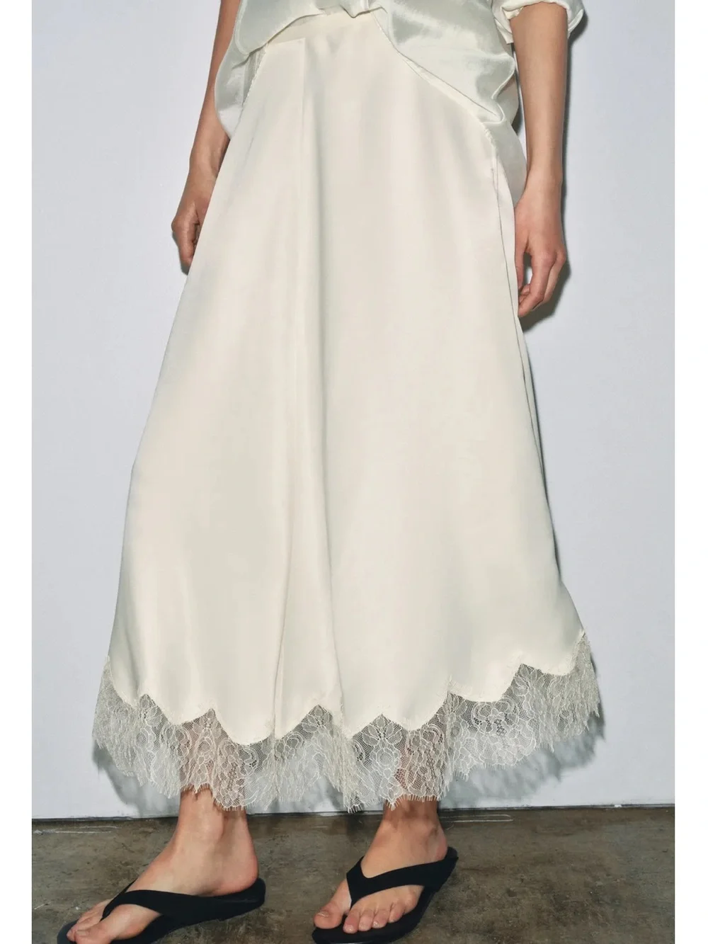 Zara ZW Collection Satin Effect Lace Skirt in vanilla features a tonal lace